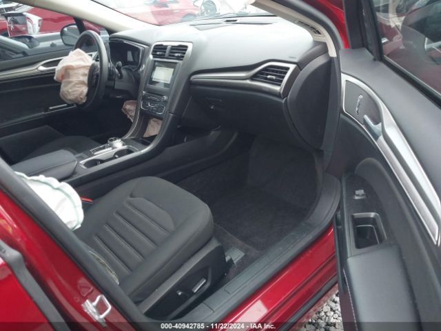 3FA6P0HD9HR180898 Ford FUSION SE