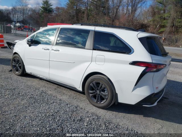 2024 TOYOTA SIENNA 5TDDSKFC0RS144912 Photo 2