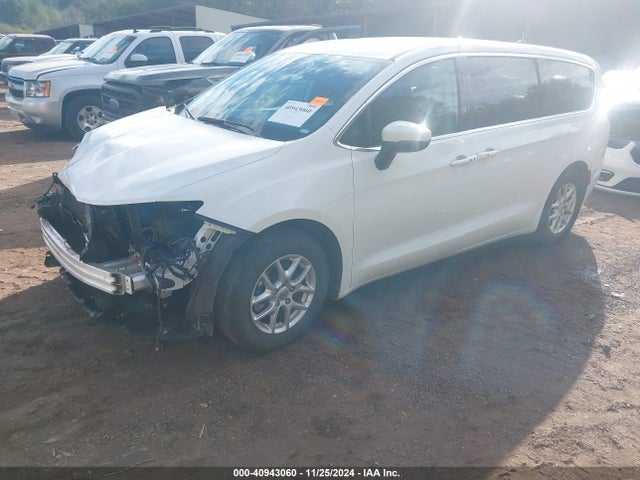 Chrysler Pacifica Touring L 2023 2C4RC1BG8PR623932 Image 2
