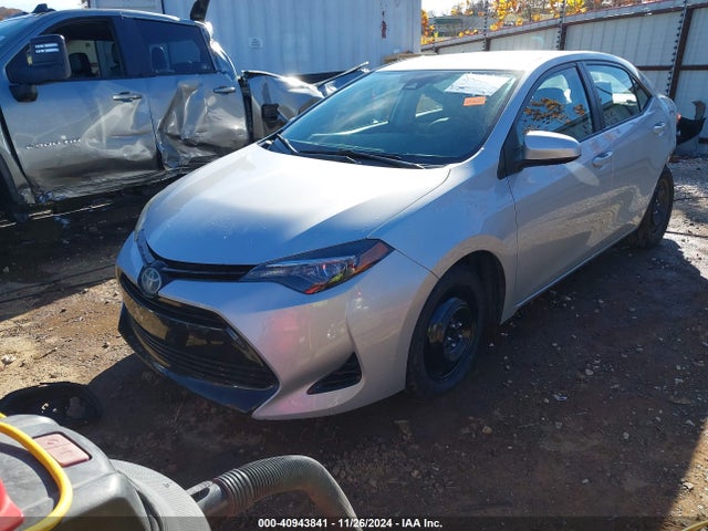 Toyota COROLLA LE 2018 5YFBURHE6JP740340 Image 2