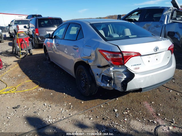 Toyota COROLLA LE 2018 5YFBURHE6JP740340 Image 3