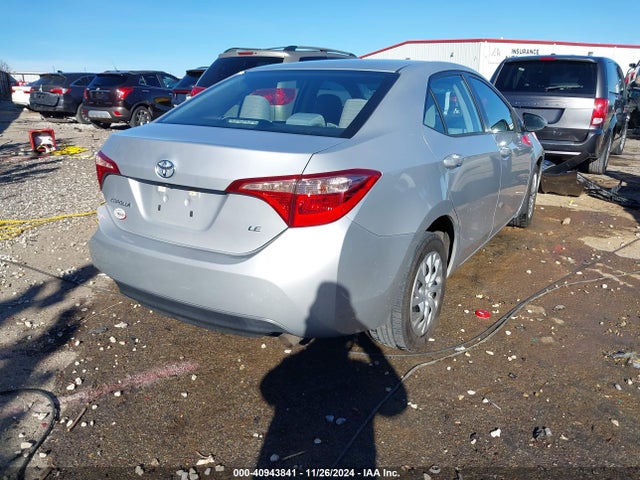 Toyota COROLLA LE 2018 5YFBURHE6JP740340 Image 4