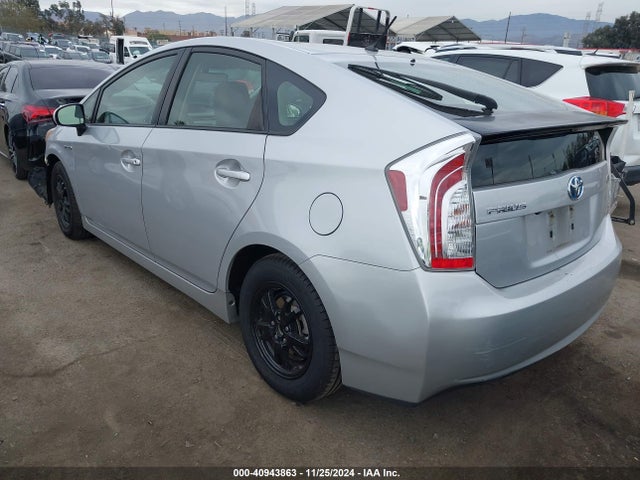 JTDKN3DU3F0458259 Toyota Prius Two