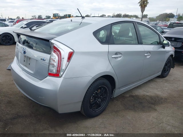 JTDKN3DU3F0458259 Toyota Prius Two