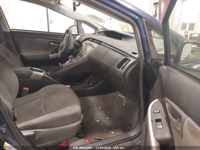 Toyota Prius Two 2015 JTDKN3DU9F1931494 Image 5