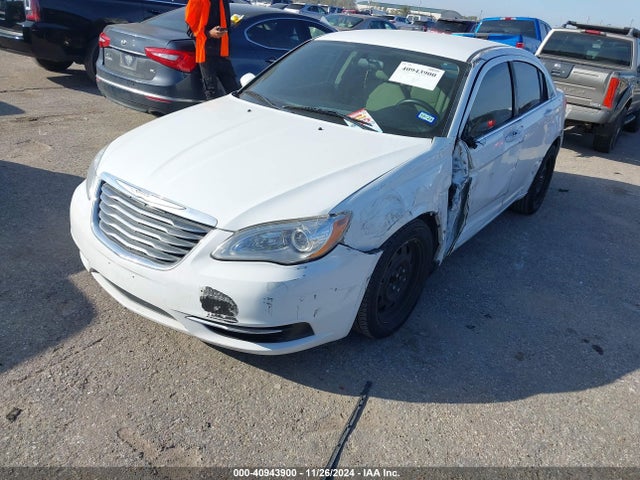 1C3CCBAG2EN101745 Chrysler 200 LX