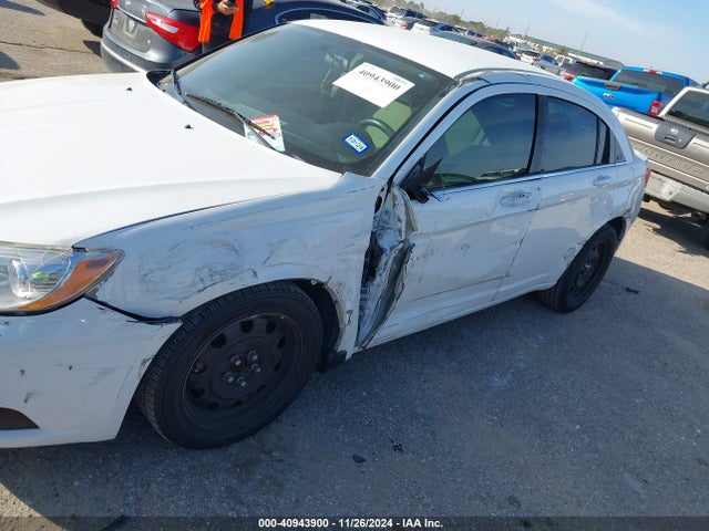 1C3CCBAG2EN101745 Chrysler 200 LX