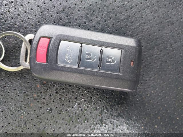 JA4AZ3A38HZ008207 Mitsubishi Outlander Sel