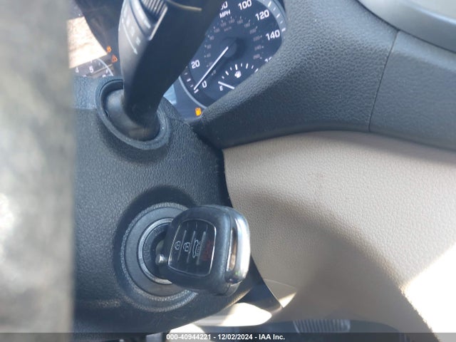 KM8J23A40GU063387 Hyundai TUCSON SE