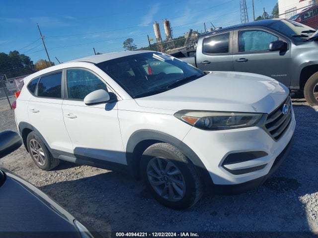 KM8J23A40GU063387 Hyundai TUCSON SE