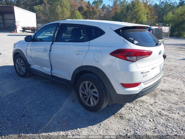 KM8J23A40GU063387 Hyundai TUCSON SE