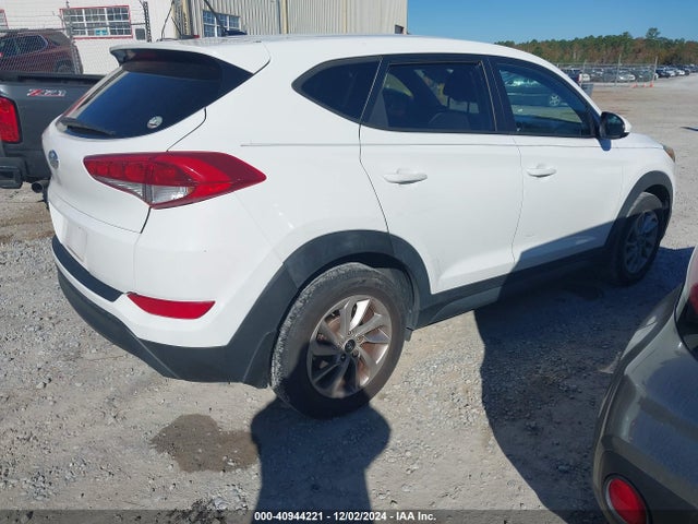KM8J23A40GU063387 Hyundai TUCSON SE