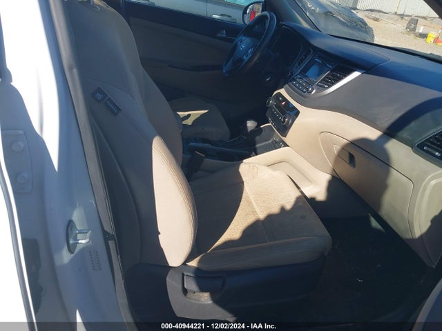KM8J23A40GU063387 Hyundai TUCSON SE