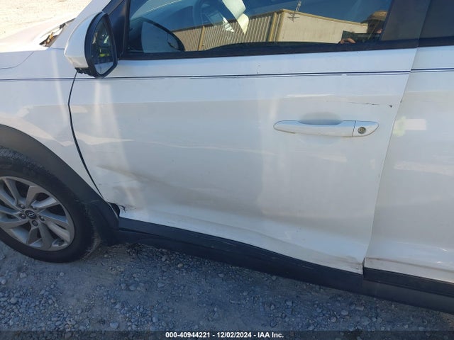 KM8J23A40GU063387 Hyundai TUCSON SE