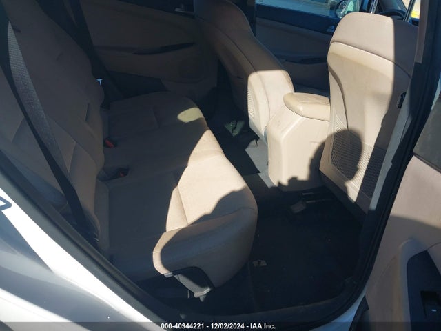 KM8J23A40GU063387 Hyundai TUCSON SE