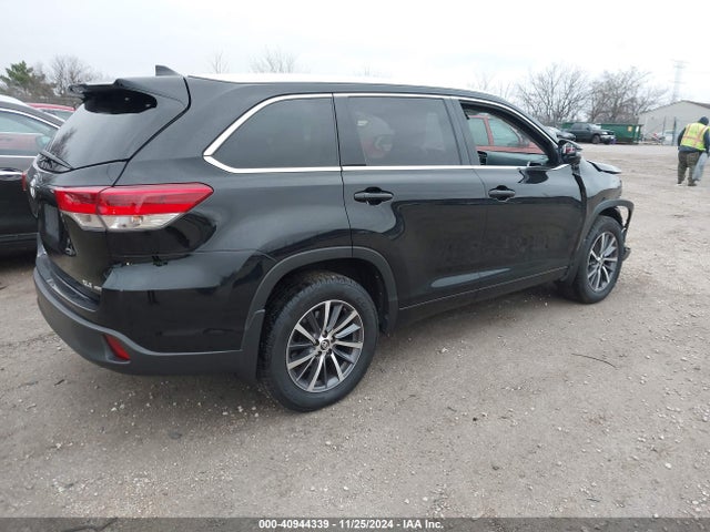 Toyota Highlander Xle 2017 5TDJZRFHXHS443969 Image 4