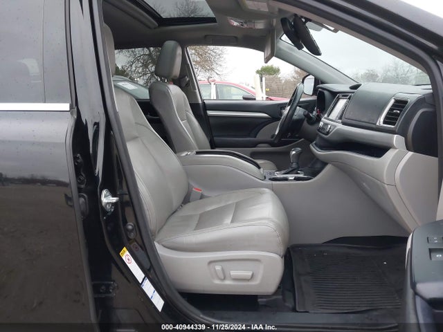 Toyota Highlander Xle 2017 5TDJZRFHXHS443969 Image 5