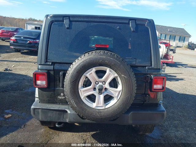 1C4GJXAG1JW173654 Jeep Wrangler Sport S 4x4