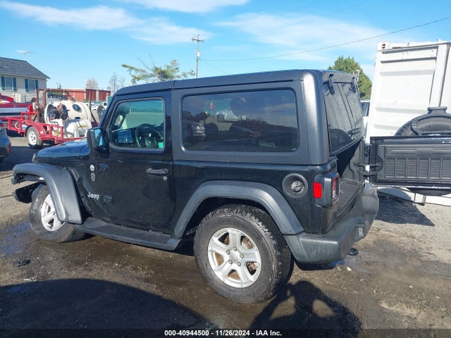 1C4GJXAG1JW173654 Jeep Wrangler Sport S 4x4