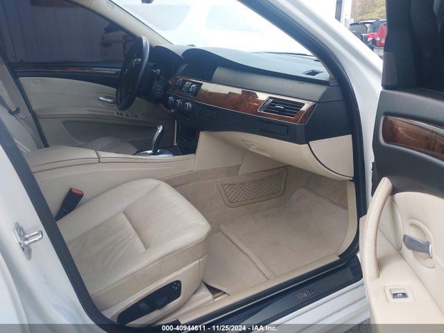Продаж на аукціоні авто 2010 Bmw 528i, vin: WBANU5C53AC124744, номер лоту: 40944611