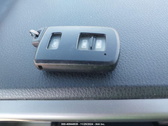 2T3RFREV2JW772947 Toyota Rav4 Adventure/xle
