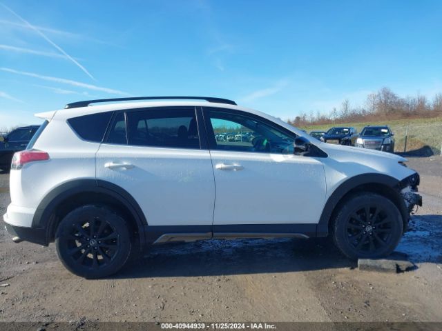 2T3RFREV2JW772947 Toyota Rav4 Adventure/xle
