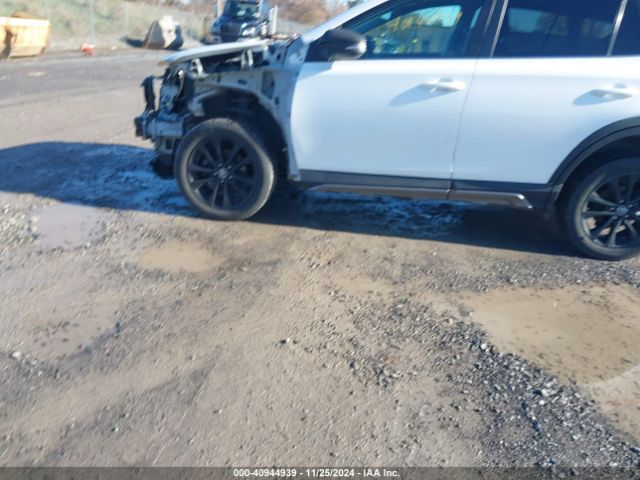 2T3RFREV2JW772947 Toyota Rav4 Adventure/xle
