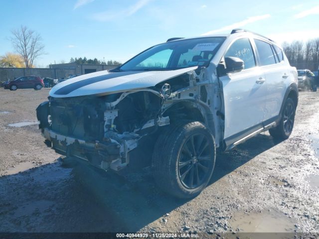2T3RFREV2JW772947 Toyota Rav4 Adventure/xle