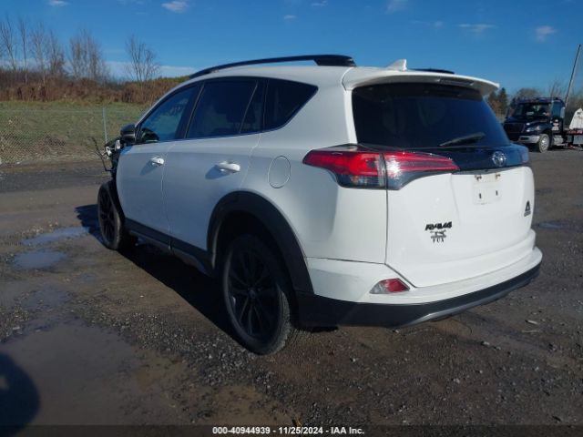 2T3RFREV2JW772947 Toyota Rav4 Adventure/xle