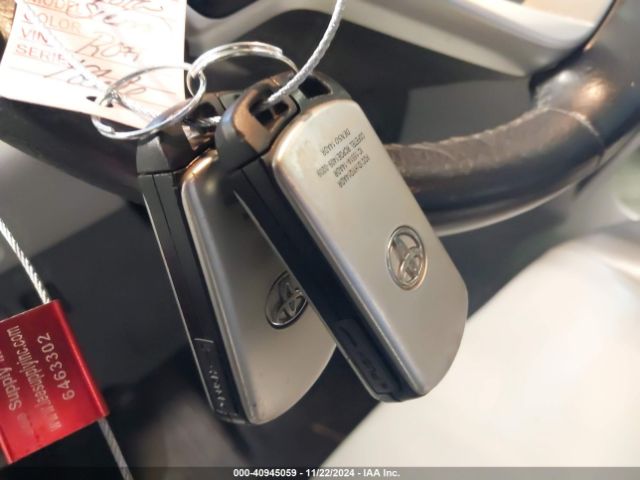 5TDYK3DC0FS612143 Toyota Sienna Xle 8 Passenger