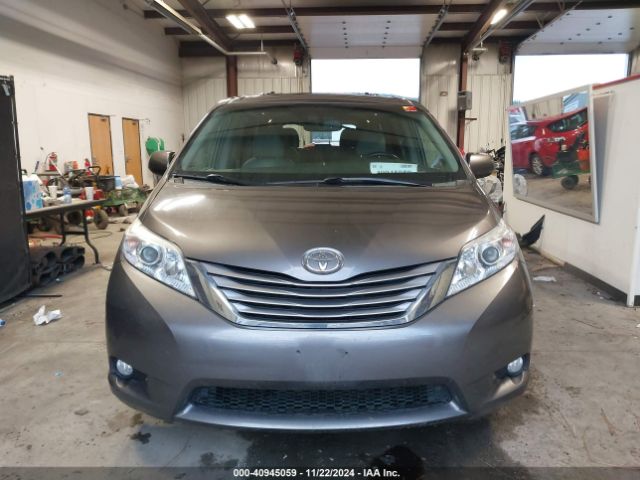 5TDYK3DC0FS612143 Toyota Sienna Xle 8 Passenger