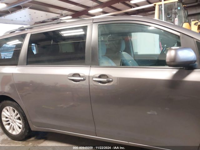 5TDYK3DC0FS612143 Toyota Sienna Xle 8 Passenger