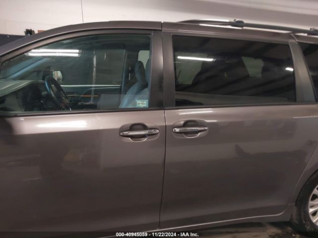 5TDYK3DC0FS612143 Toyota Sienna Xle 8 Passenger