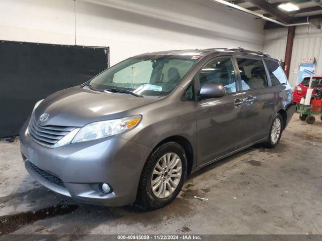 5TDYK3DC0FS612143 Toyota Sienna Xle 8 Passenger