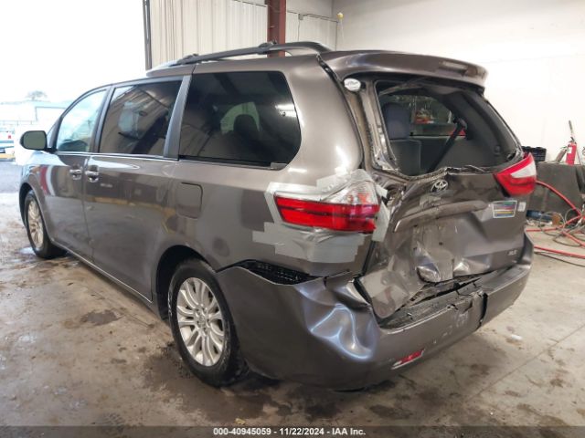 5TDYK3DC0FS612143 Toyota Sienna Xle 8 Passenger