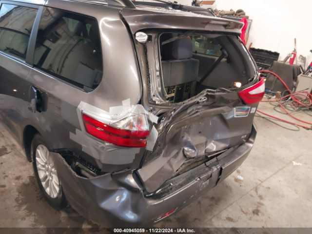 5TDYK3DC0FS612143 Toyota Sienna Xle 8 Passenger