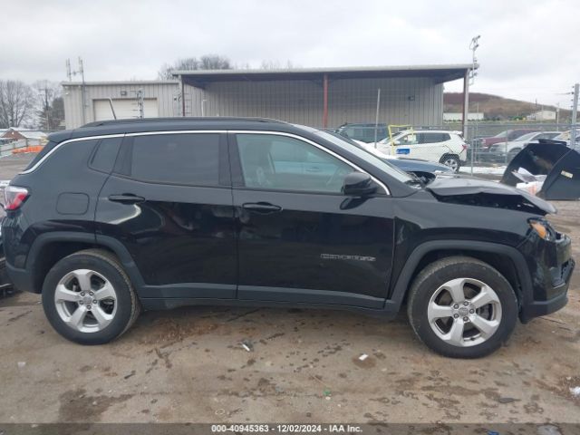 3C4NJDBB5JT372222 Jeep Compass Latitude 4x4