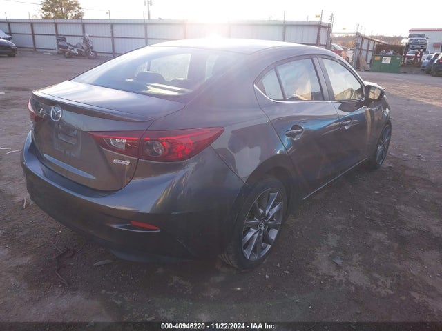 3MZBN1V33JM185482 Mazda Mazda3 Touring