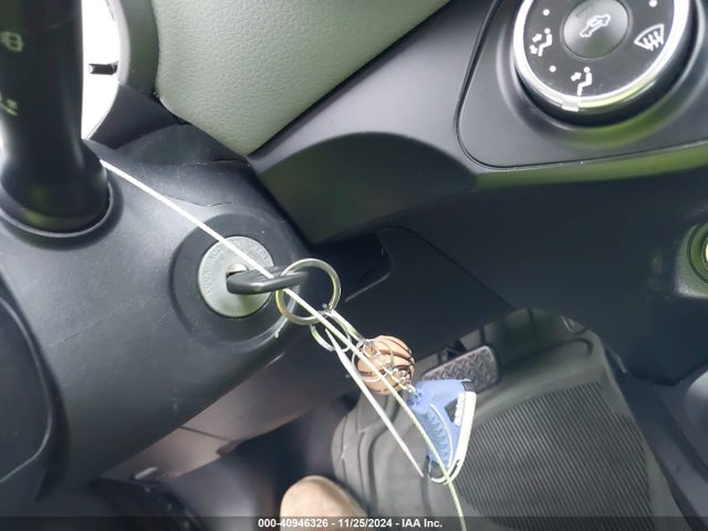VNKKTUD37HA083872 Toyota YARIS L