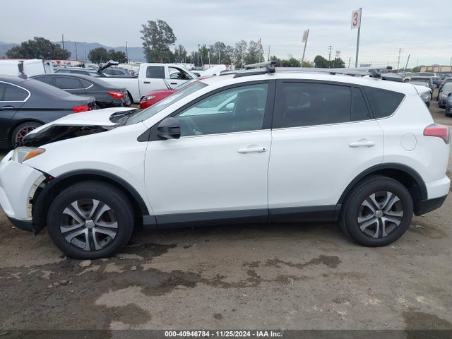 Toyota RAV4 LE 2017 2T3BFREVXHW613556 Image 14