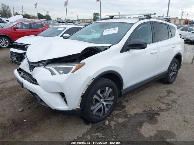 Toyota RAV4 LE 2017 2T3BFREVXHW613556 Image 2