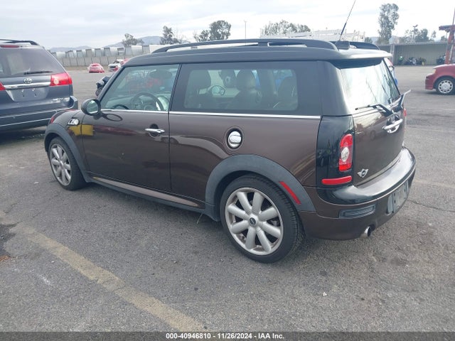 2010 MINI COOPER S CLUBMAN WMWMM3C58ATZ32488 Photo 2