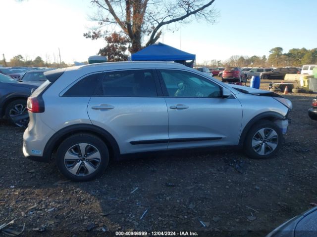 KNDCB3LC0K5296920 KIA NIRO LX