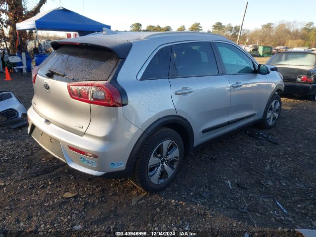 KNDCB3LC0K5296920 KIA NIRO LX