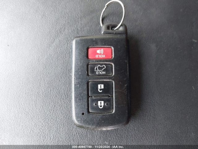 JTMNFREV4GJ084552 Toyota RAV4 SE
