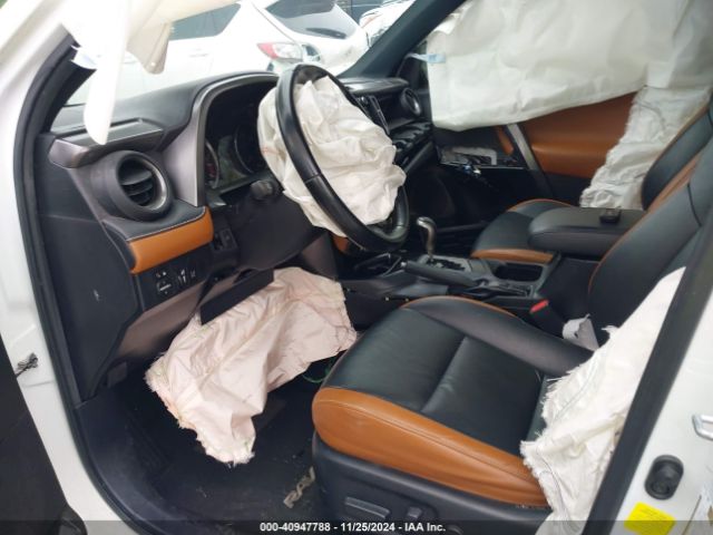 JTMNFREV4GJ084552 Toyota RAV4 SE
