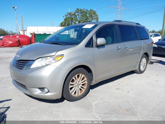 5TDYZ3DC5HS791035 Toyota Sienna Xle 8 Passenger