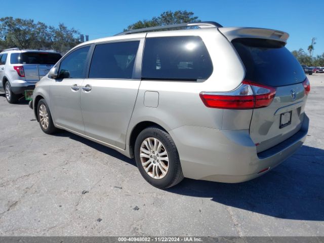 5TDYZ3DC5HS791035 Toyota Sienna Xle 8 Passenger