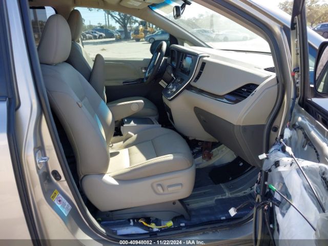 5TDYZ3DC5HS791035 Toyota Sienna Xle 8 Passenger