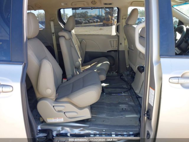 5TDYZ3DC5HS791035 Toyota Sienna Xle 8 Passenger